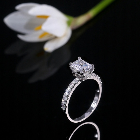 Jewelry - 925 Silver White Sapphire Ring New